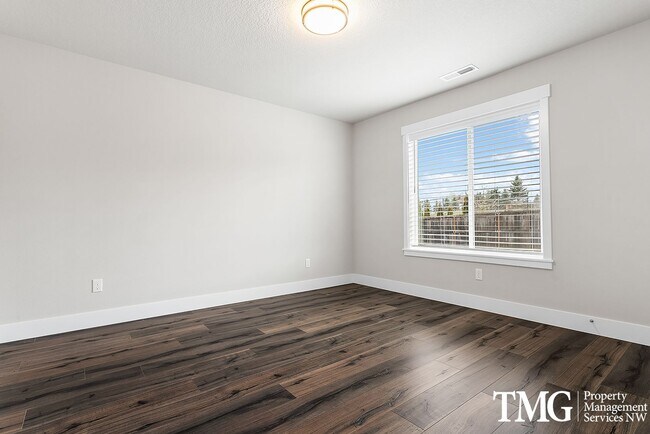 Building Photo - 1607 NE 37th Ave