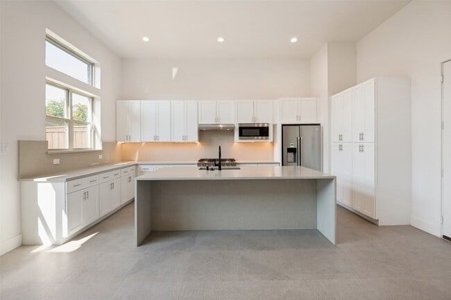 Building Photo - 2654 Mt View Dr