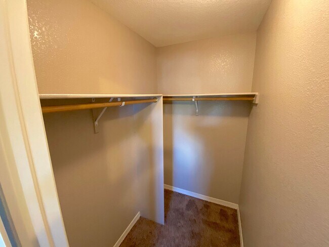 Building Photo - East El Paso LARGE 4bed/2.5bath Refrig A/C!