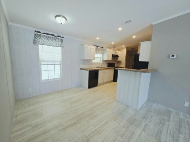 Building Photo - 3323 NE 14th St