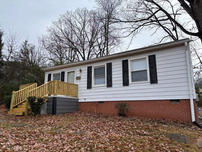 Building Photo - 2 BDRM 1 BA HOME- $900 MONTH, $900 DEPOSIT!!