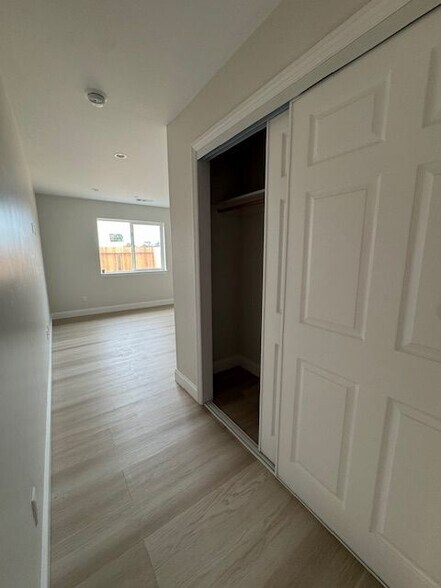 Building Photo - 2205 Goldenstar Court