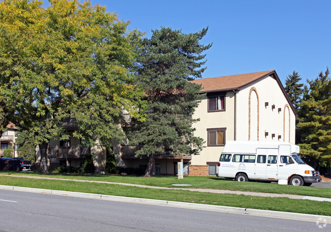 Building Photo - Chartwell Apartments
