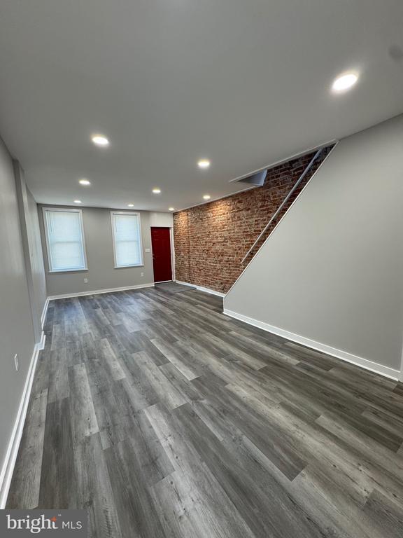 Building Photo - 2718 E Madison St