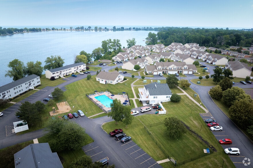 Long Pond Shores Waterfront Apartments 700 Pond View Heights