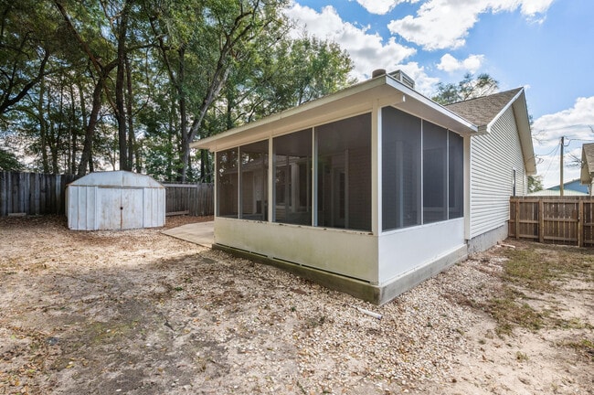 Building Photo - 206 Esmond Ct