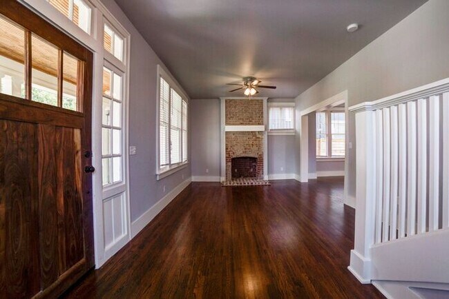 Building Photo - Downtown 3/2.5 Fully Remodeled!
