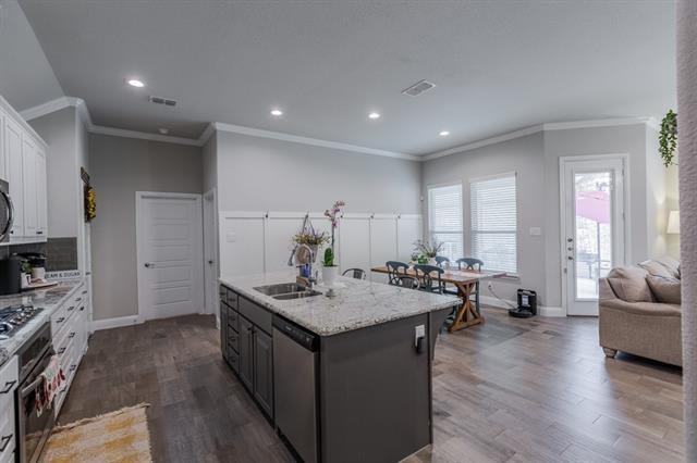Building Photo - 936 Parkside Dr