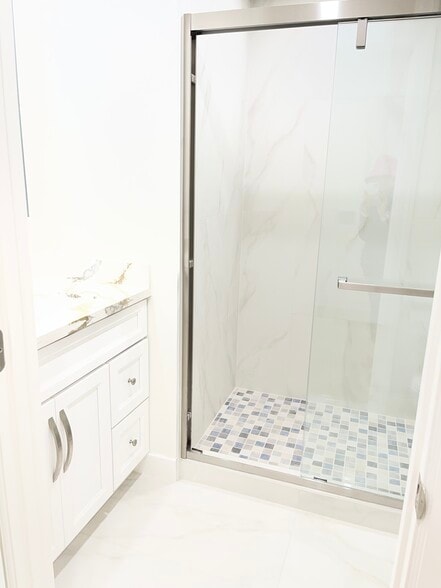 Building Photo - 633 Rocca Ave