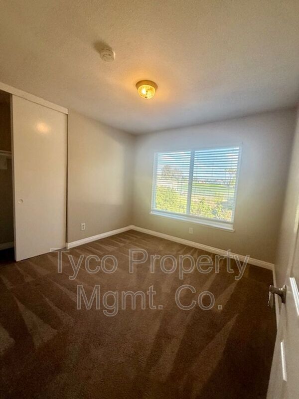 Building Photo - 863 Crystal Creek Ct