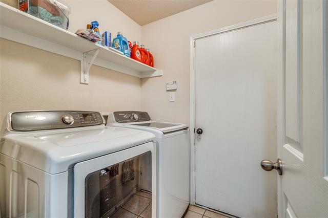 Building Photo - 6025 Goldenrod Dr