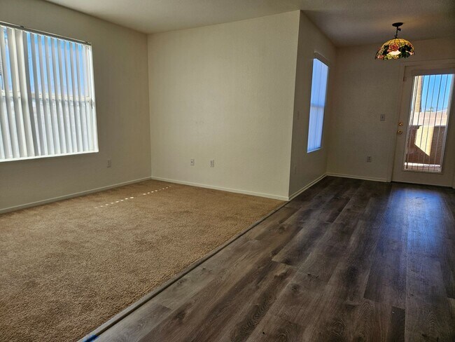 Building Photo - COZY 2 BEDROOM 2 BATH IN GATED SW COMMUNITY!