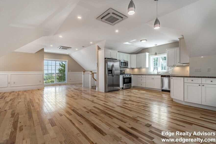 Building Photo - 130 Bigelow St