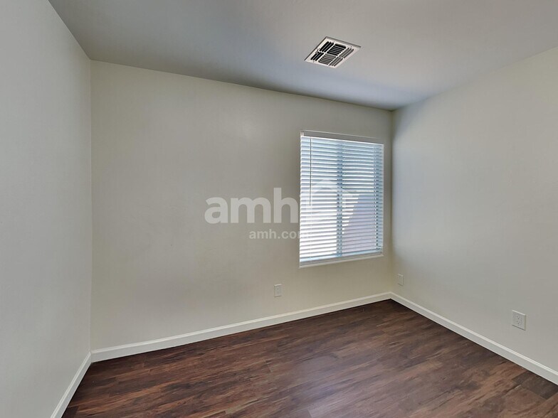 Building Photo - 10706 S Distillery Canyon Spring Dr