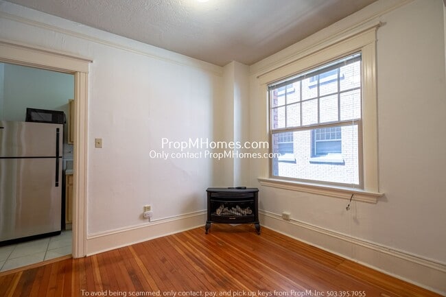 Building Photo - Classic Portland Condo in the Nob Hill Neighborhood!