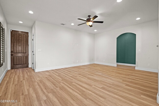 Building Photo - 13538 Lawkland St