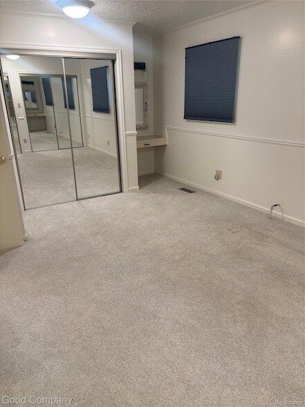 Building Photo - 6284 Woodsdale Dr