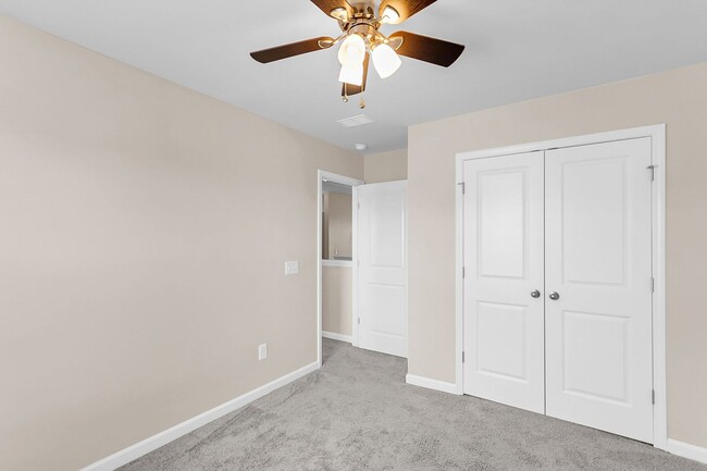 Building Photo - Convenient Location with Modern Amenities