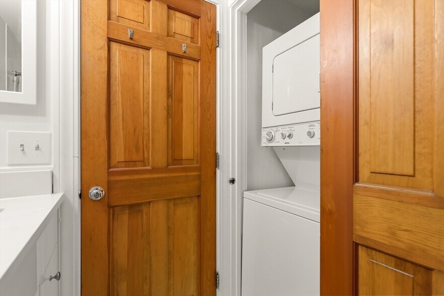 Building Photo - 228 W Canton St