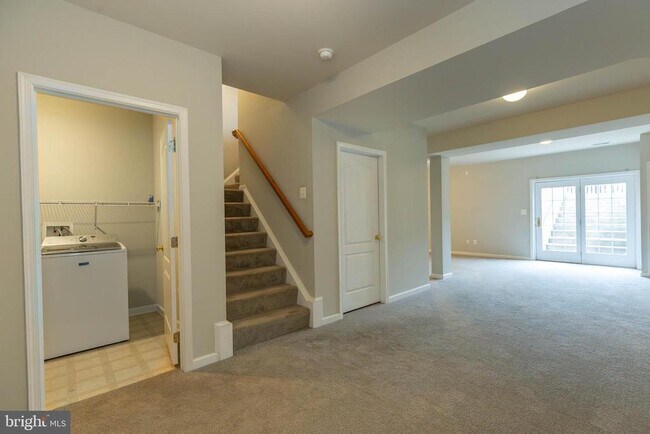 Building Photo - 305 Lewisburg Ln