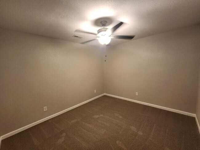 Building Photo - 205 Double Eagle Dr
