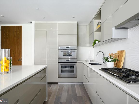 Building Photo - 810 O St NW