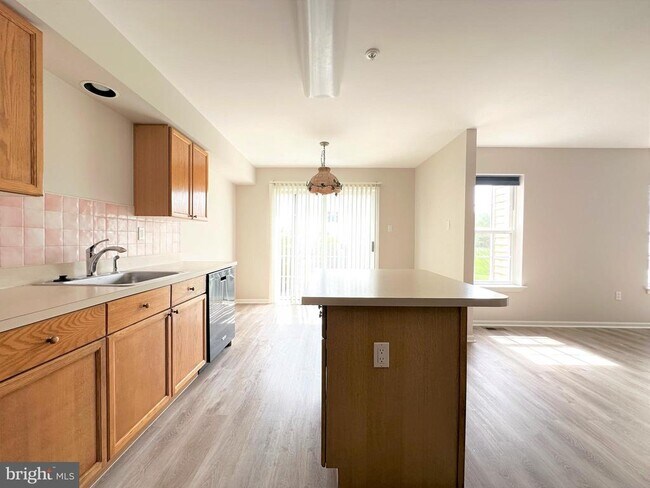 Building Photo - 202 Shannon Ct