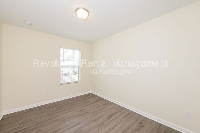 Building Photo - 1510 Vernon Blvd