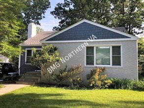 Building Photo - 1100 S Forest Dr