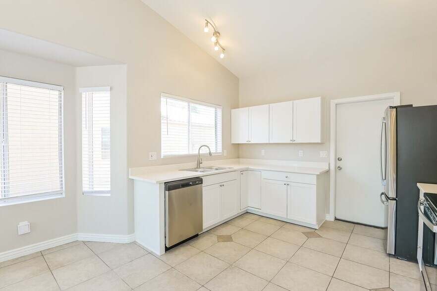Building Photo - 9940 E Paseo San Bruno