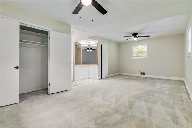Building Photo - 339 Diane Dr SE