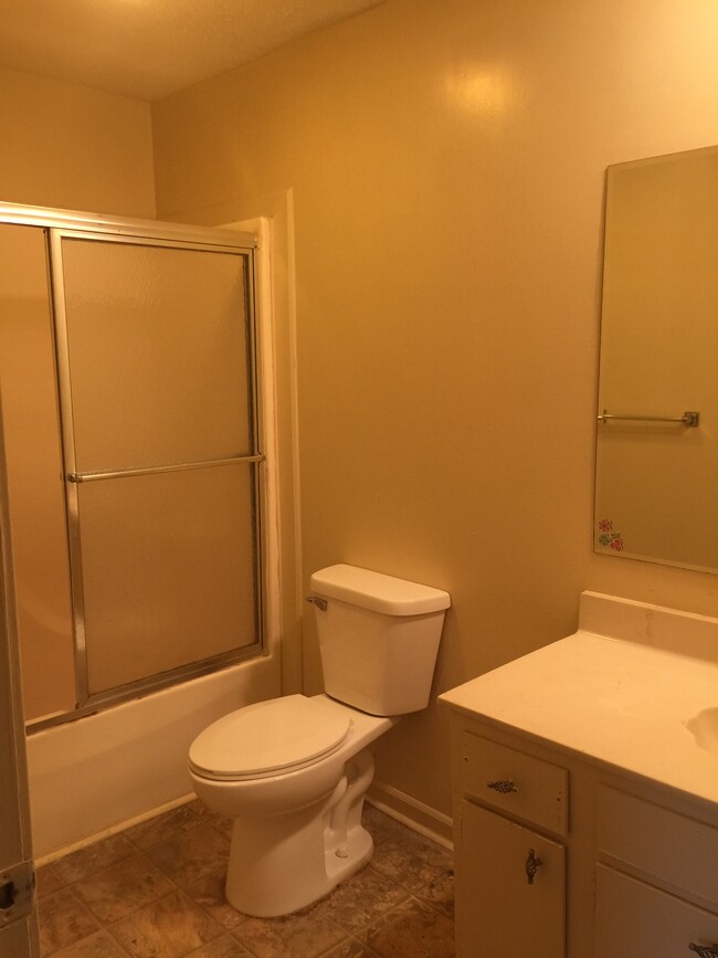 Building Photo - Robinwood Apartments