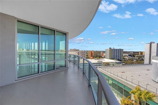 Building Photo - 400 Central Ave