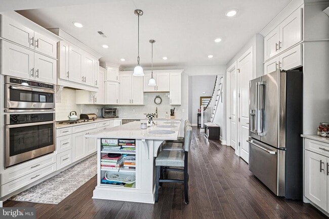 Building Photo - 42 Dogleg Ln