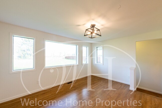 Building Photo - Spacious 5 Bedroom Home with Fenced Yard & Covered Parking