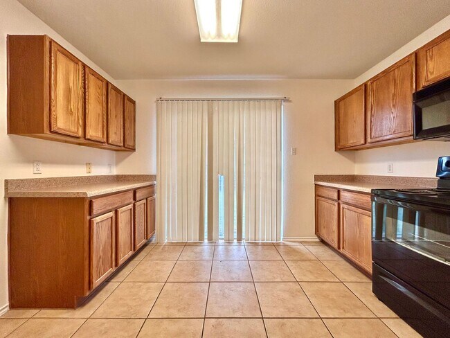 Building Photo - 102 Adamae Ln