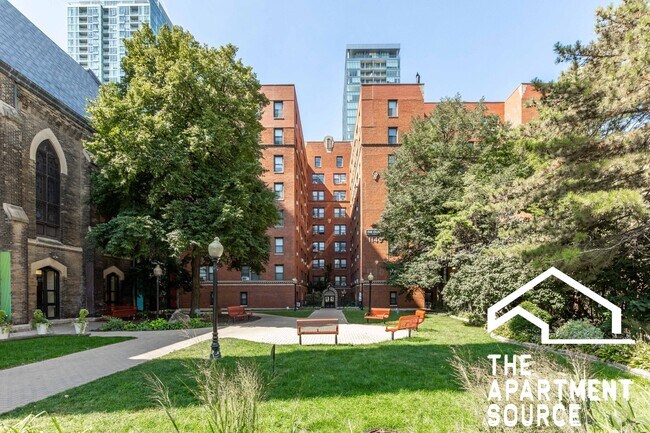 Building Photo - 1140 N La Salle Dr