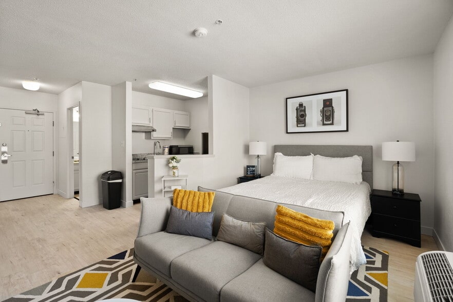 Primary Photo - AVIA North Shore