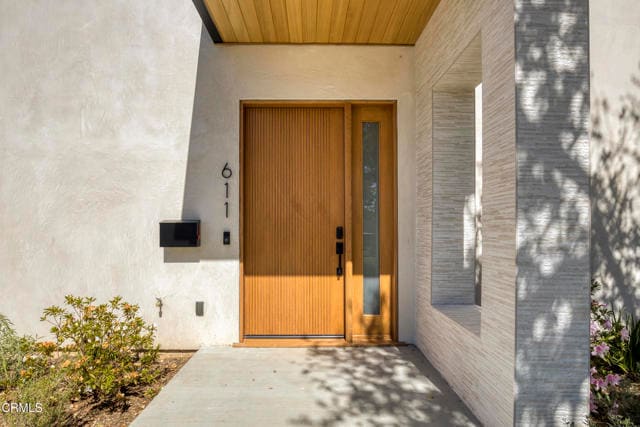 Building Photo - 611 W Claremont St