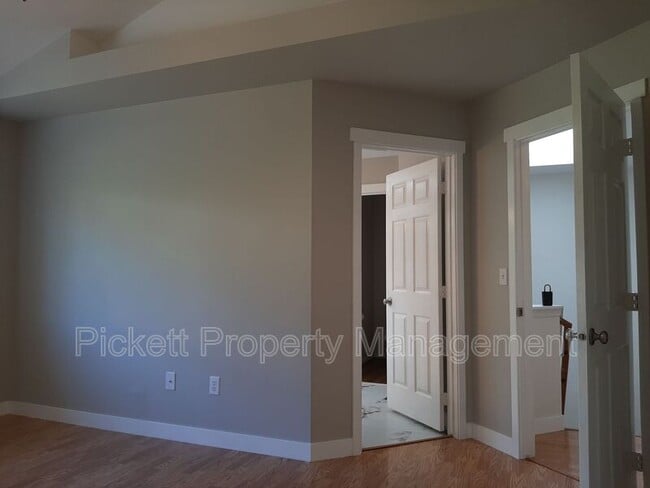 Building Photo - 11027 Pansy Pl NW
