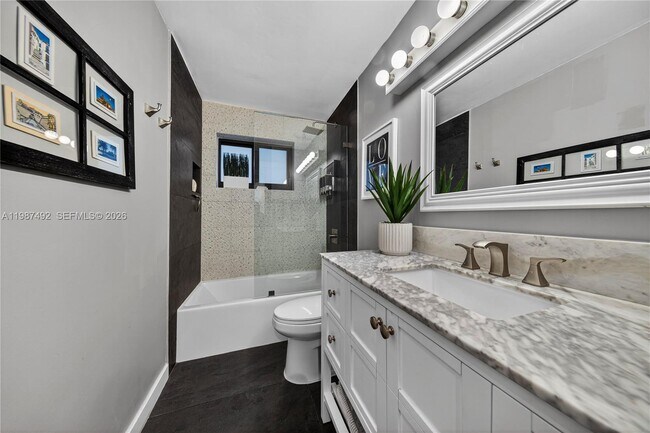 Building Photo - 371 SE 3rd St