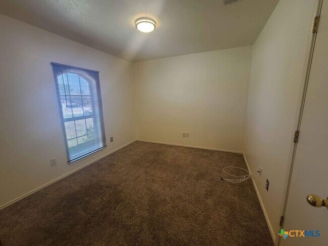Building Photo - 4504 Aspen Dr