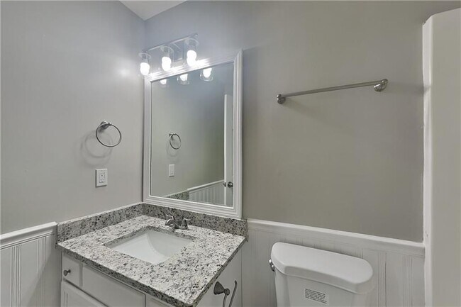 Building Photo - 336 Paradise Cir