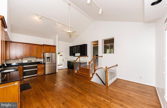 Building Photo - 628 Tazewell Rd NW