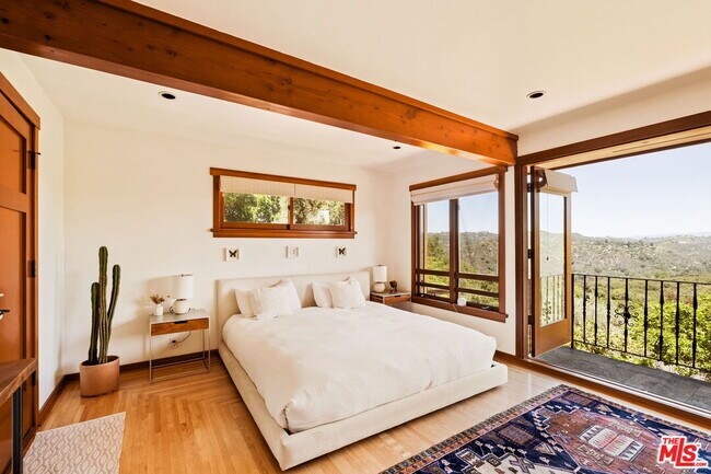 Building Photo - 21071 Waveview Dr