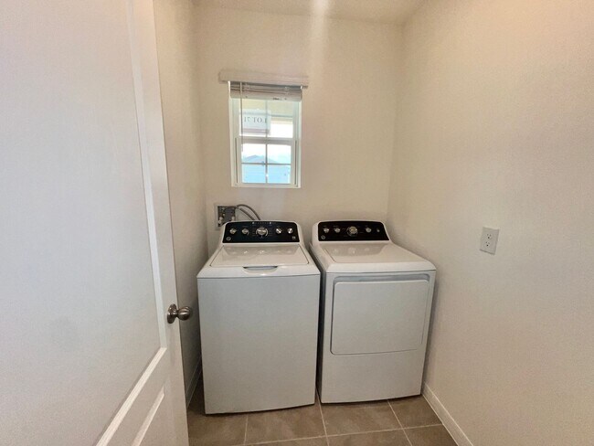 Building Photo - 7086 Cattle Egret Dr