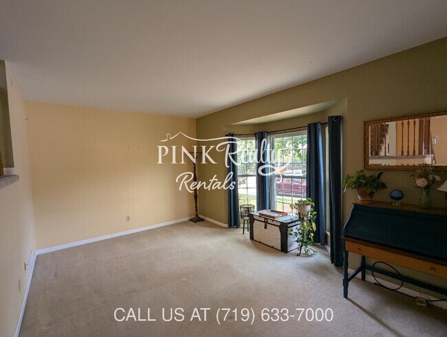 Building Photo - 8560 Avens Cir