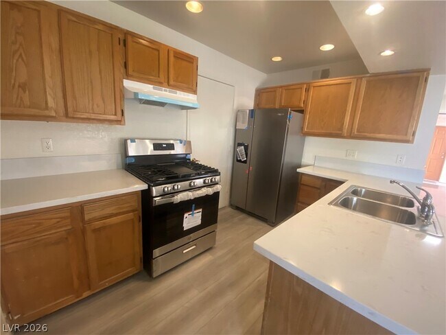 Building Photo - 7570 W Flamingo Rd