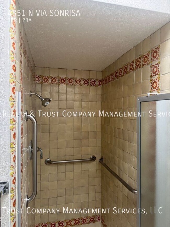 Building Photo - 4851 Vía Sonrisa