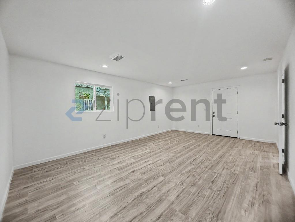 Building Photo - Unit 874